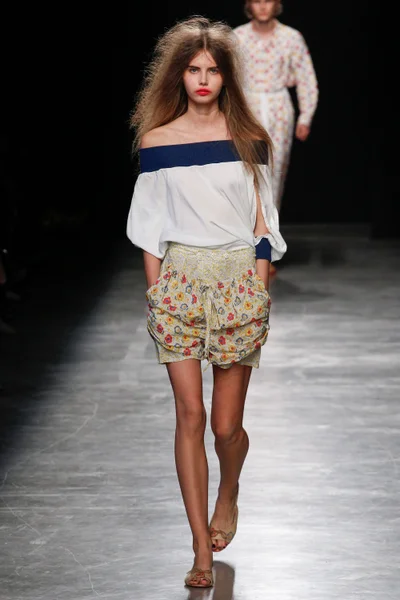 Look 3